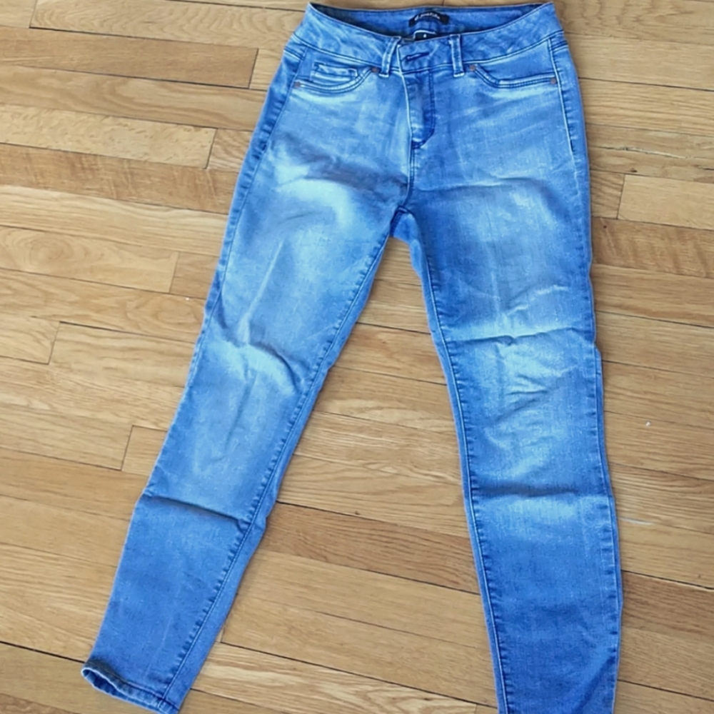 d. Jeans high rise crop jeans